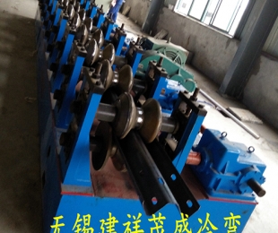 两波护栏板成型设备