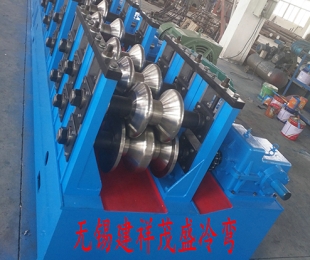 两波护栏板成型设备