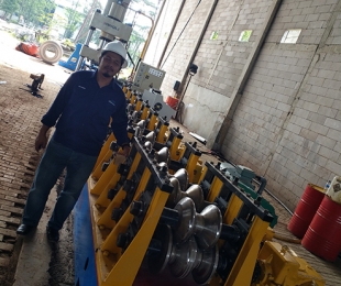 公路护栏板成型设备