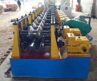 两波护栏板成型机