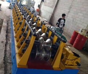 两波护栏板成型机