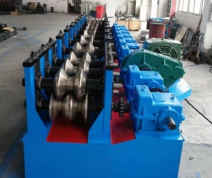 两波护栏板成型机