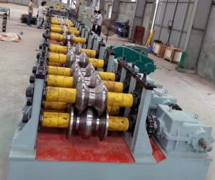 两波护栏板成型机
