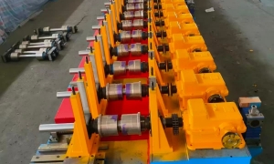 护栏板成型机的工作原理